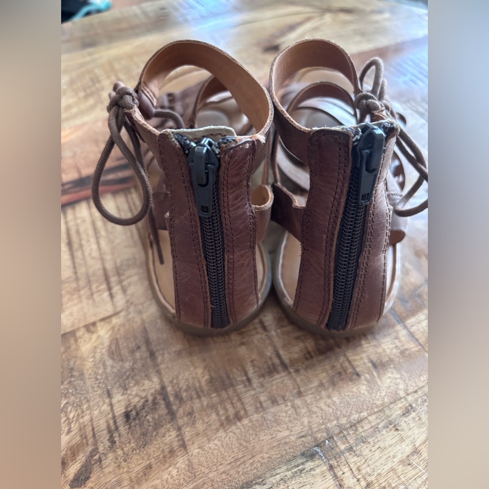 Born Gladiator Sandals Sz 9 Leather Strappy - Picture 2 of 6